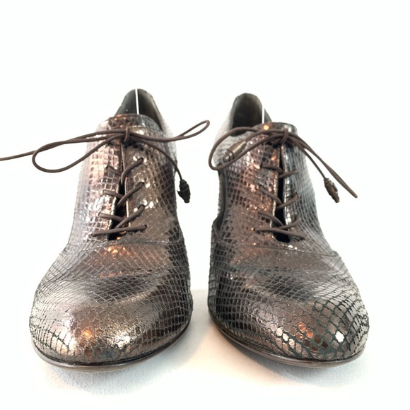 Stuart Weitzman embossed cut out pumps size 8.5 - Picture 3 of 14